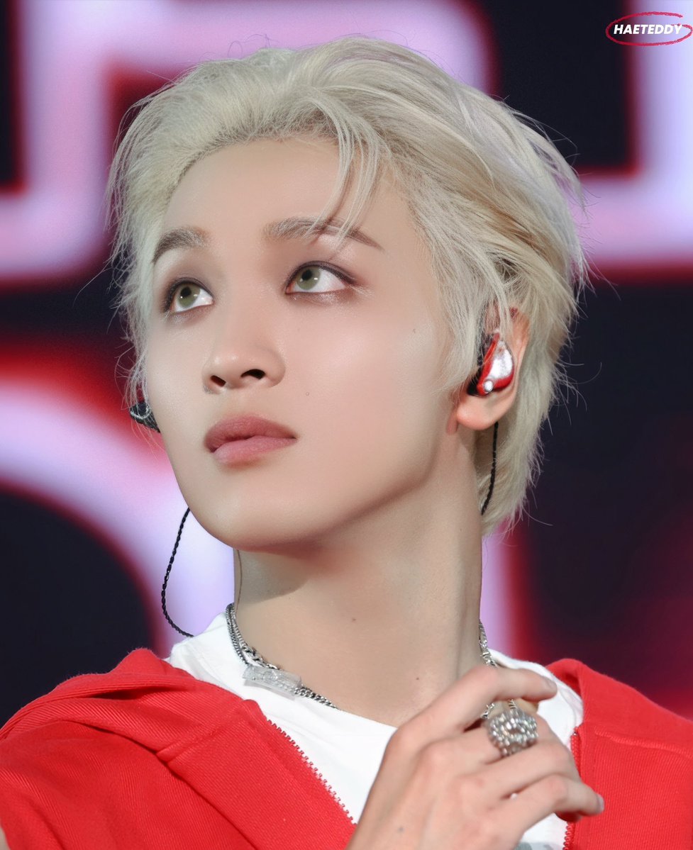hae1ee's tweet photo. I've said it before and I'll say it again, Haechan is one of the only idols I know that can pull off colored contacts so well 😭 https://t.co/rpIf3yR00G