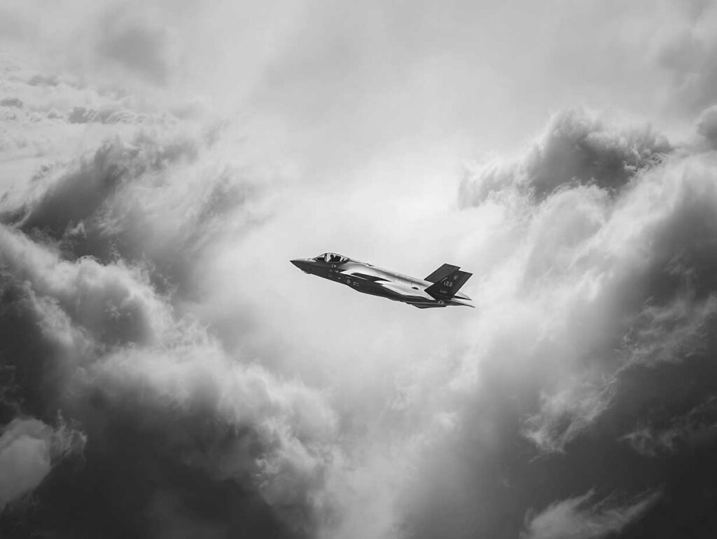 PASU_MATRIX's tweet photo. F-35 |Stealth above the weather| https://t.co/KOMJJIyMMc