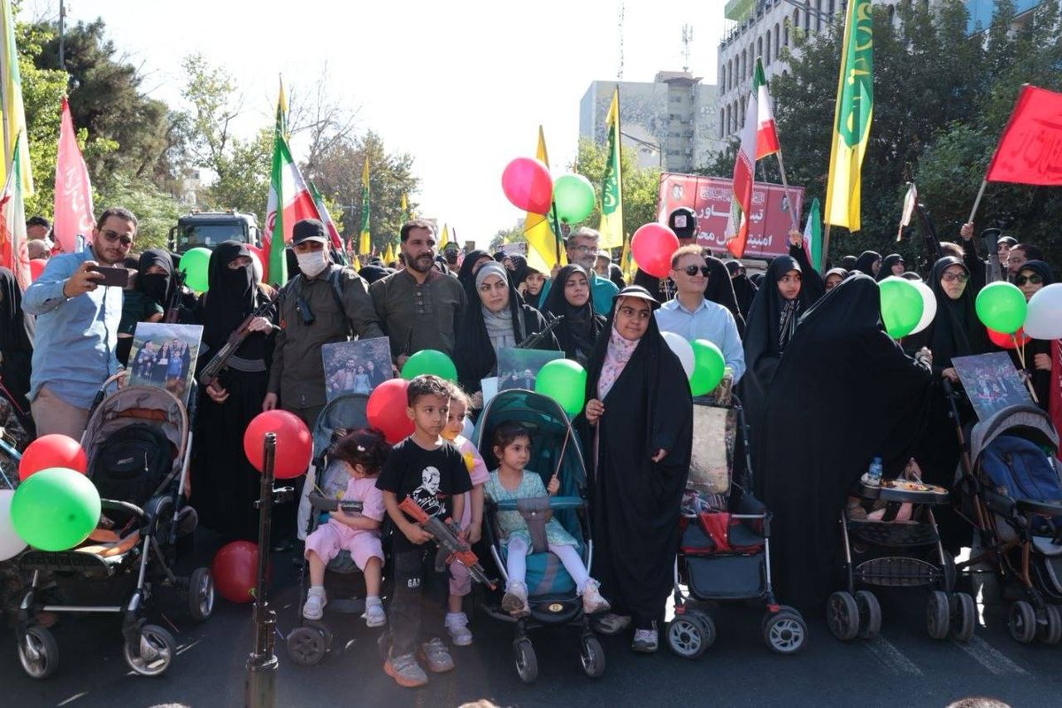 Sghanbarirad's tweet photo. حضور پرشور مردم و جامعه کار و تولید در #رزمایش_۳۱۳هزار_جانفدای_ایران نشان داد که پای کار بودن، فقط یک شعار نیست؛ یک فرهنگ و باور عمیق است. https://t.co/SzrQcruCAg