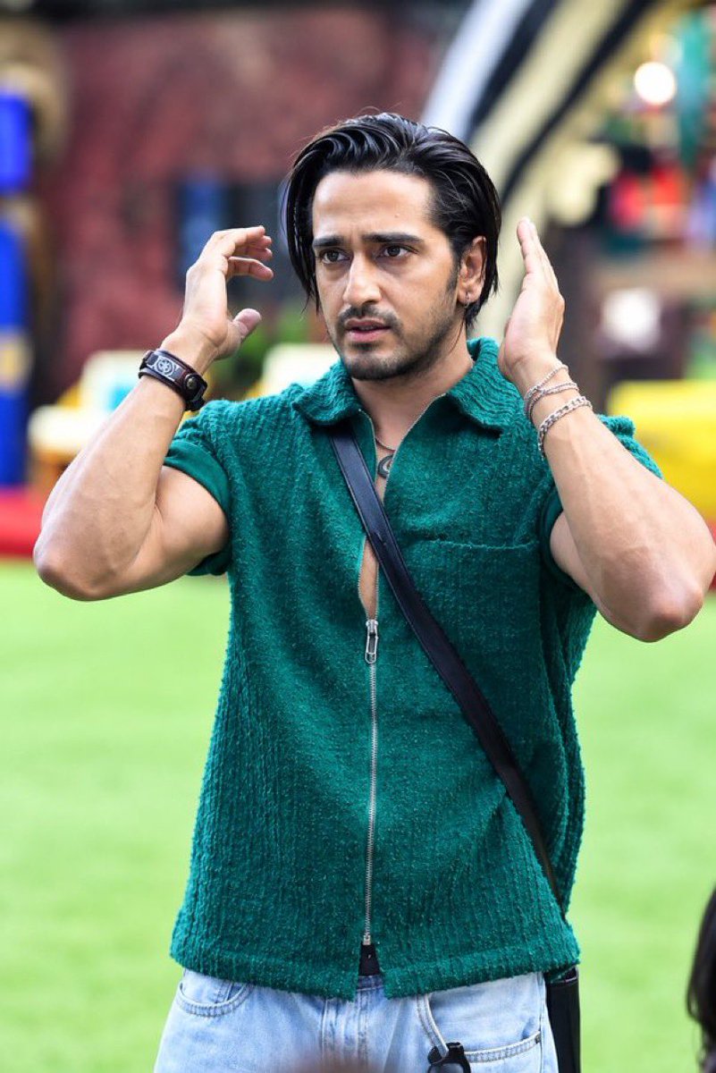 inomentll's tweet photo. THIS SEASON WILL BE NAMED AS 
" #QaziTouqeer CHARACTER ASSASSINATION SEASON "

Predictions : 

He kept bathroom door open so that girl enters and sees him naked. His character is bad.

He touched udiiti in task,his character is bad

Girls like udiiti will never get good guy #BB20 https://t.co/GWC1uY1L66