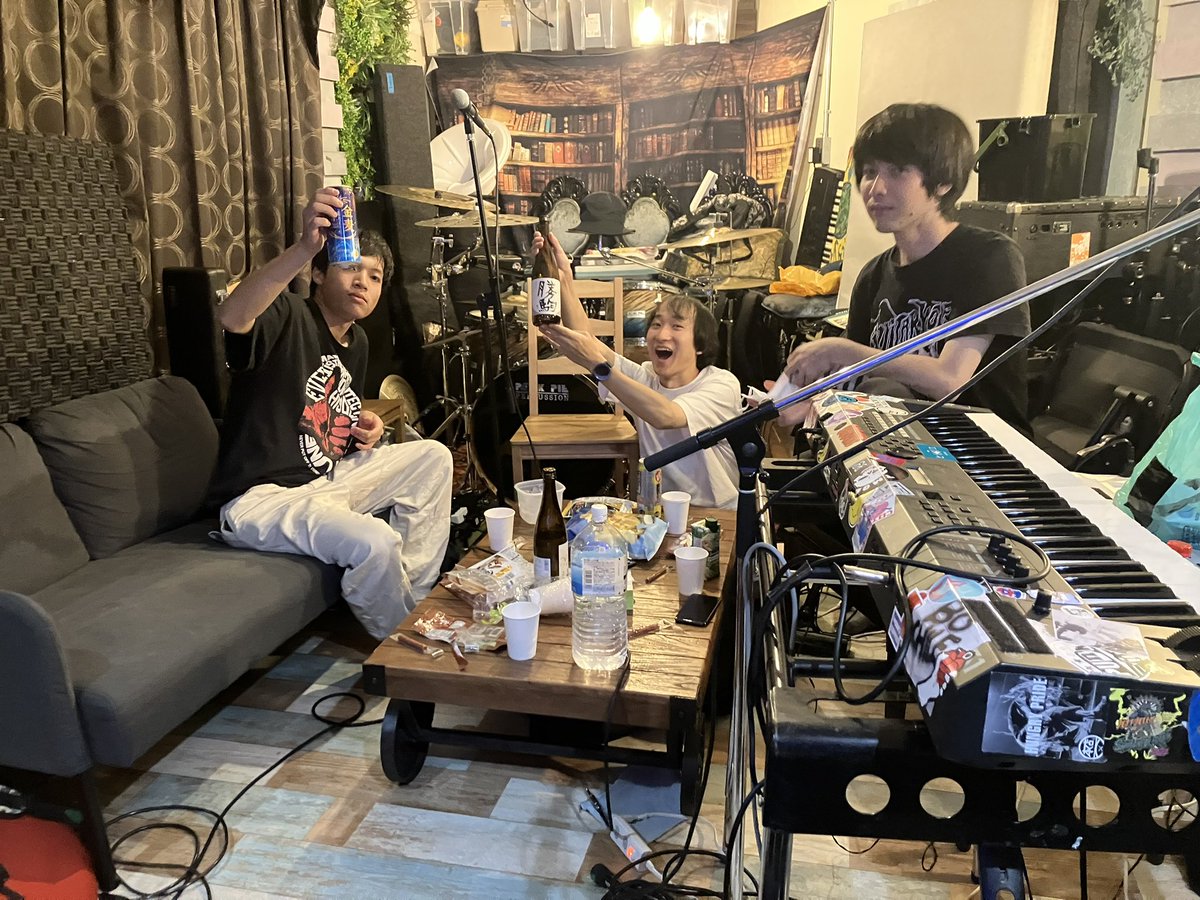 kouchi0707's tweet photo. 飲み会からの就寝 https://t.co/8Q51sjsukc
