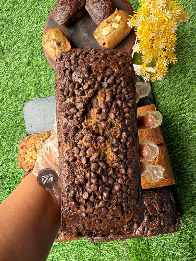 adaezennaji_'s tweet photo. Pick a banana bread frame 🤭😍
Coconut, Raisins, Chocolate Chips or Oreos? https://t.co/sFNwZjBWbX