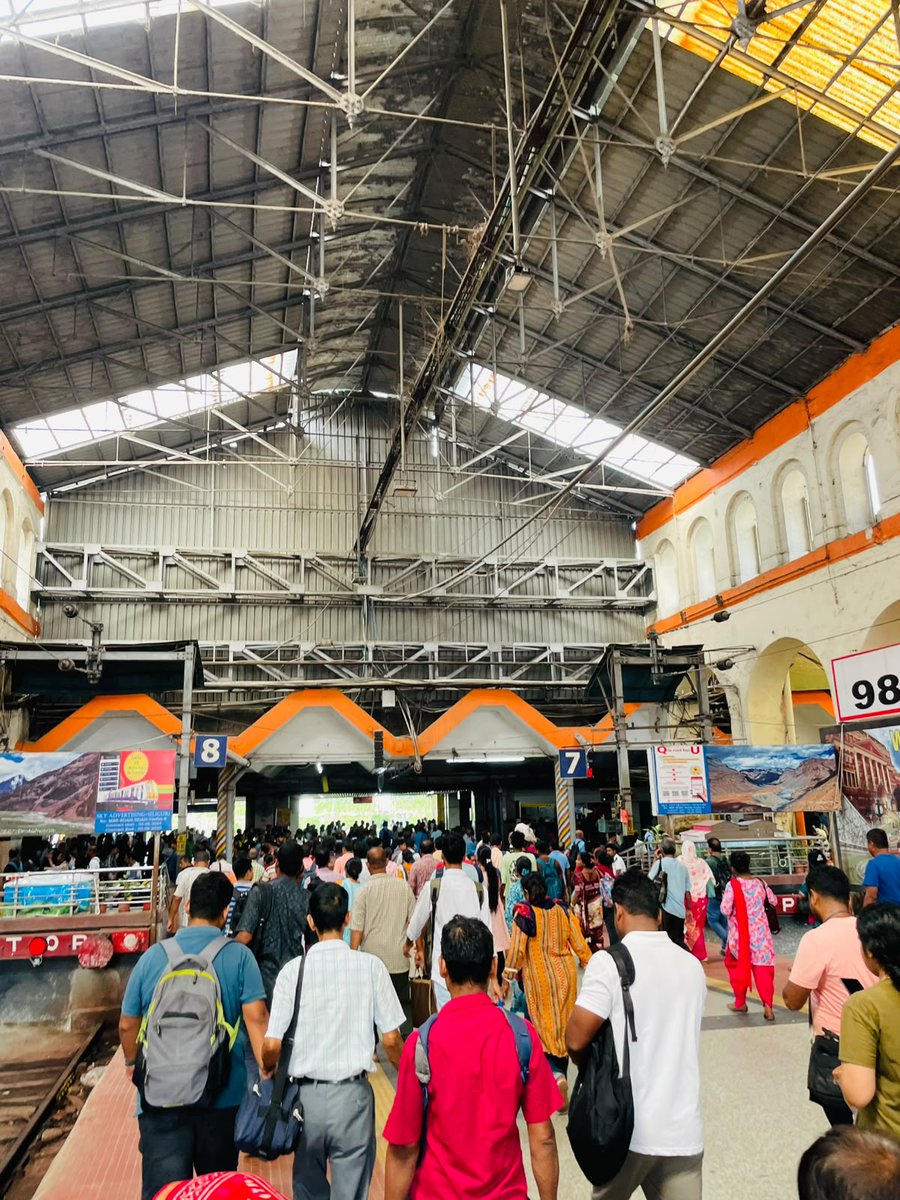 BONGPOSTMedia's tweet photo. Sealdah Railway Station is one of Kolkata’s most important railway stations and one of the busiest suburban railway terminals in India .
Read Full Article : https://t.co/3cf4xM3bJl https://t.co/5n2bNmHFVj