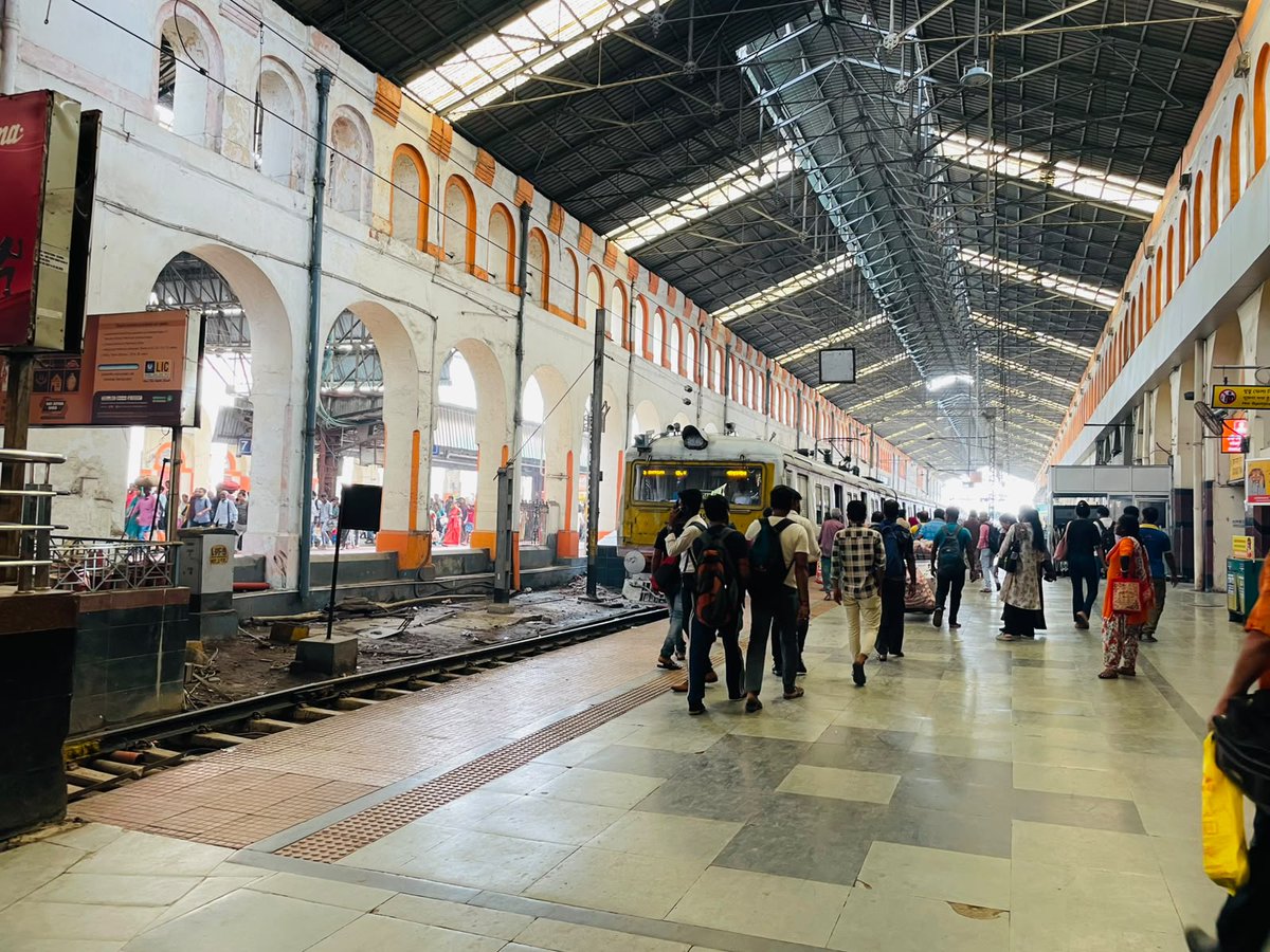 BONGPOSTMedia's tweet photo. Sealdah Railway Station is one of Kolkata’s most important railway stations and one of the busiest suburban railway terminals in India .
Read Full Article : https://t.co/3cf4xM3bJl https://t.co/5n2bNmHFVj