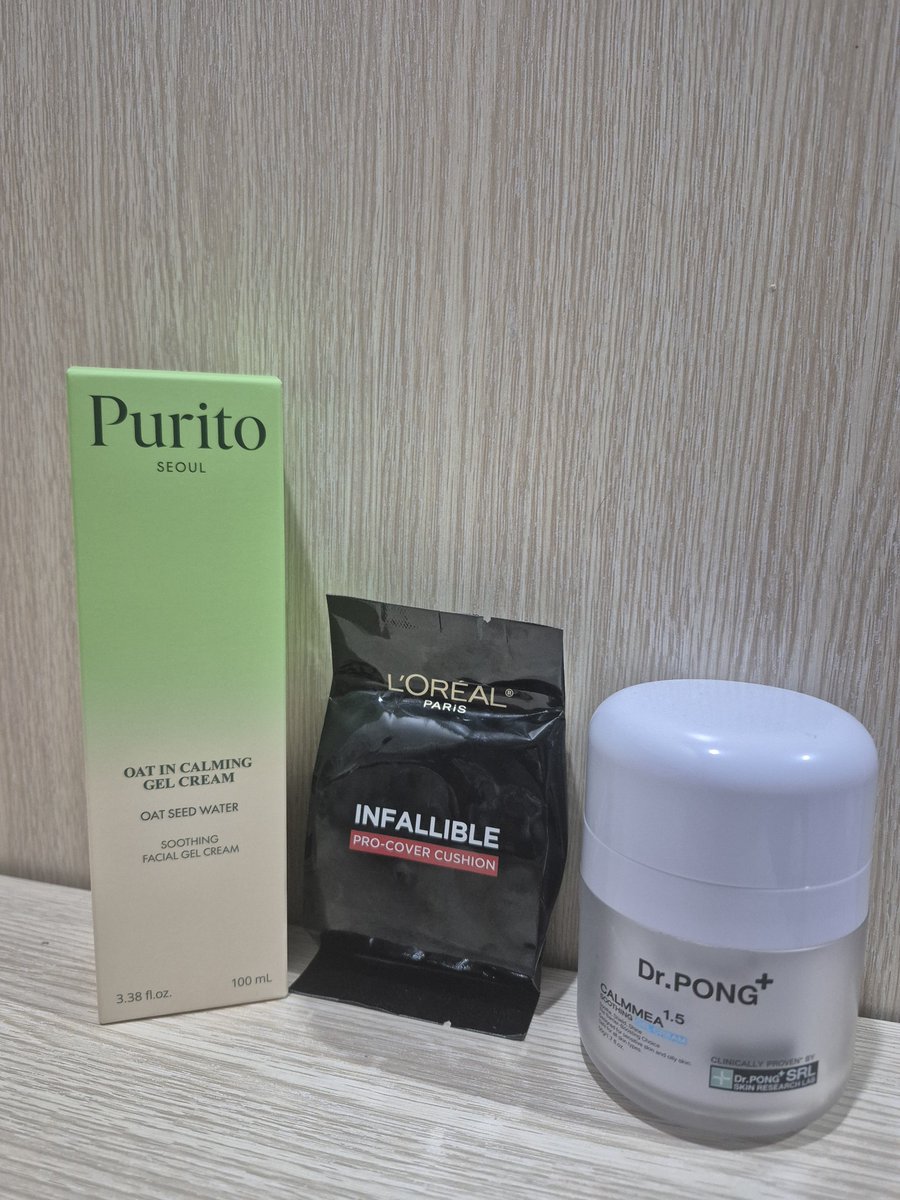 mprettyinjunn's tweet photo. ส่งต่อสกินแคร์มือ 1 , มือ 2 
Purito oat in calming gel cream มือ 1 ยังไม่ได้แกะใช้ - 370 บาท
รีฟิลคุชชันลอรีอัลรุนเก่า เบอร์ 120 มือ 1 - 160 บาท
มอยเจอร์ไรเซอร์ ดร.พงศ์ สูตรสำหรับคนผิวมัน เหลือ98% - 280 บาท
ค่าส่งคิดตามจริง 
#ส่งต่อสกินแคร์ #ส่งต่อเครื่อง��ำอาง https://t.co/2FNonOqfqz