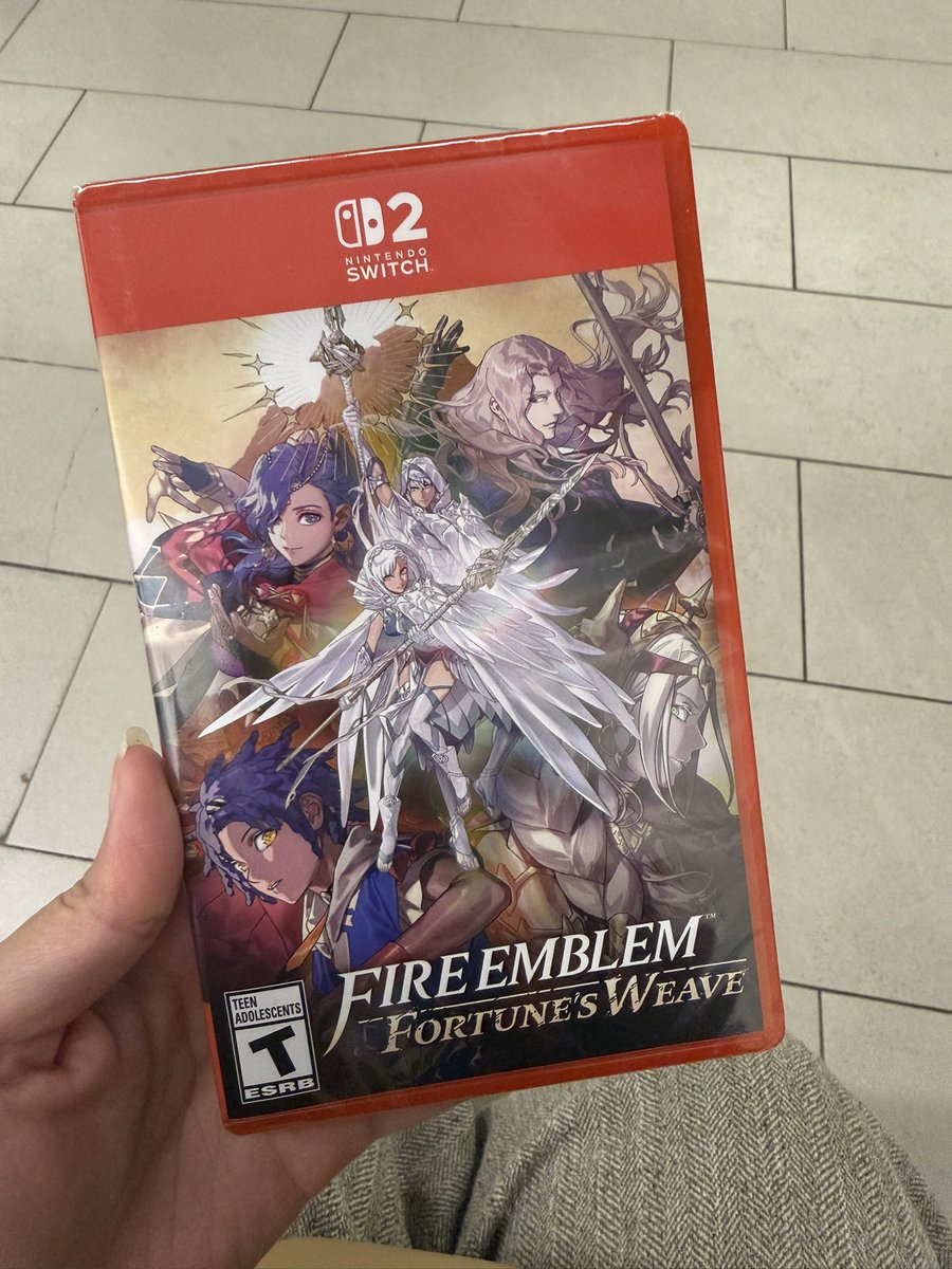 Pinku_Ponku's tweet photo. Even when sick and close to fever, I masked up and picked up my FE:Fortune’s Weave preorder. My reason for buying a Switch 2, it’s in my hands. FINALLY! https://t.co/rG6jAQwvtN