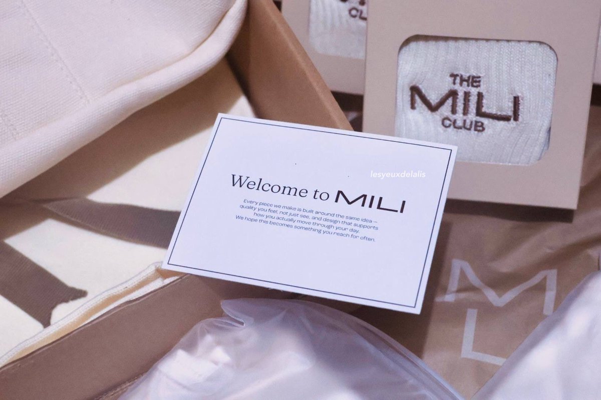 lesyeuxdelalis's tweet photo. Details. #MILI #TheMILIClub #FirstForm https://t.co/eFcyzBcX9K