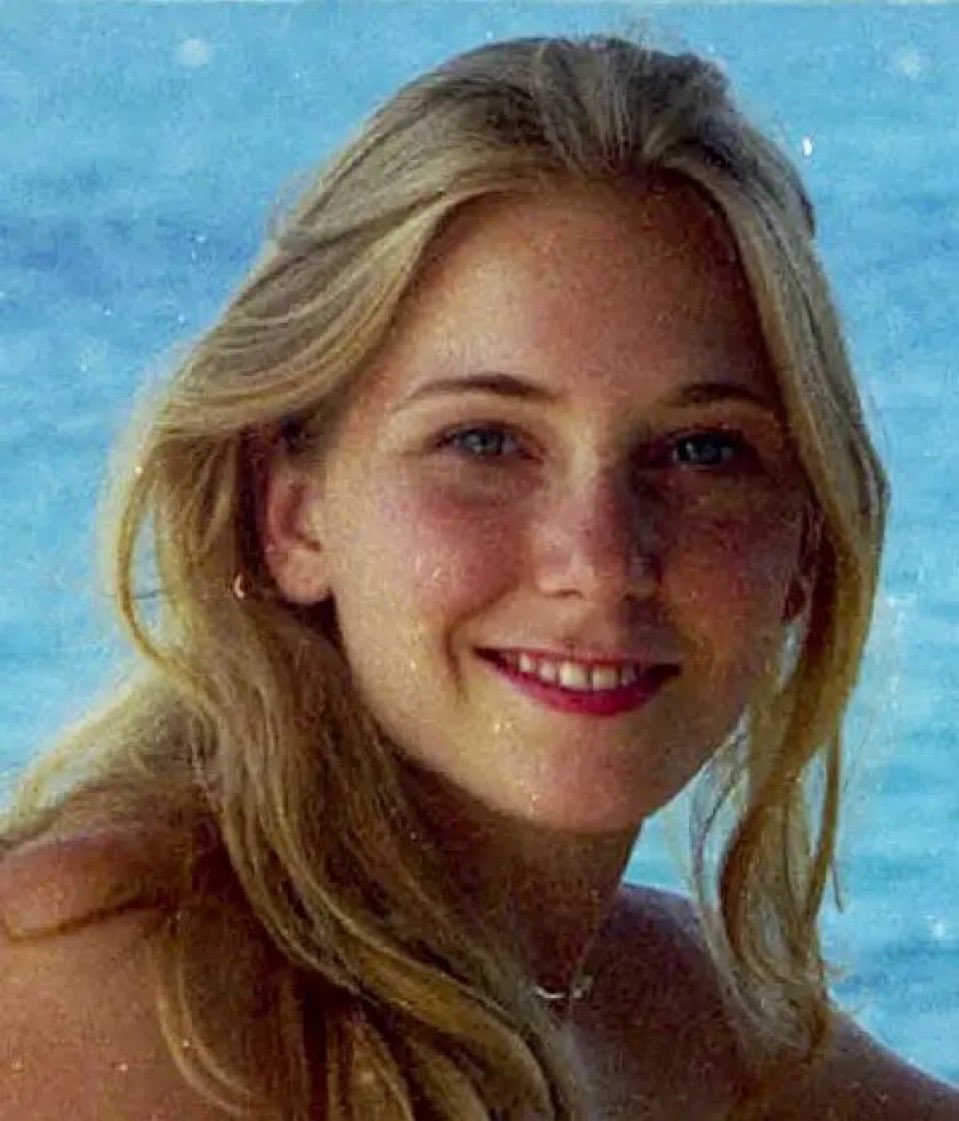 DeepLeaksHQ's tweet photo. Today we learned that the Prime Minister of Israel repeatedly raped, choked and beat Virginia Guiffre and the media today won't even say his name or the country he was the Prime Minister of.

It's impossible to hate the media enough. https://t.co/6OBcBdUGww