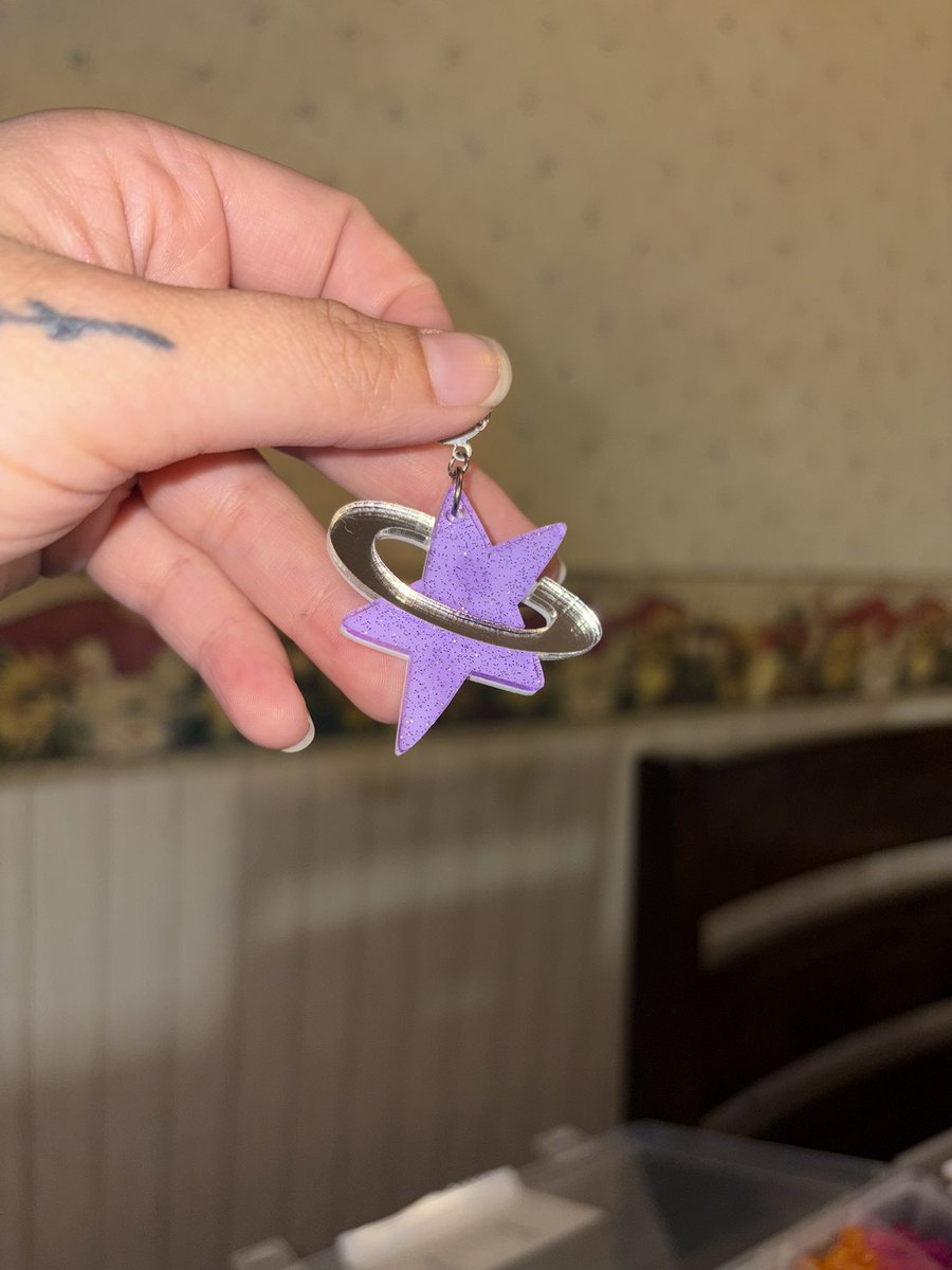 lestersnosehair's tweet photo. my earrings for the kc show just came in 💜✨ #hardfordnp https://t.co/e7YbXMq8cp