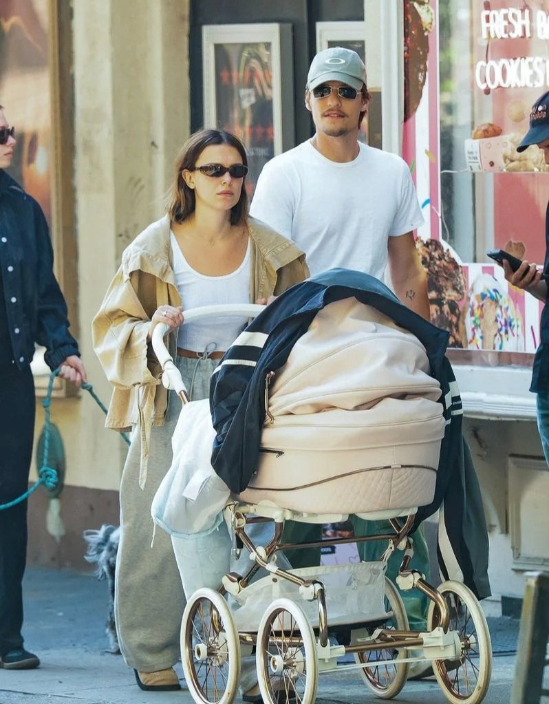 SemonaBenova's tweet photo. 🥹🤍 Such a beautiful moment for Millie Bobby Brown and Jake Bongiovi as they welcome their second adopted child. Their little family is growing, and I’m so happy for them. 🫶✨

#MillieBobbyBrown #JakeBongiovi #Family https://t.co/VPh1nhvROF