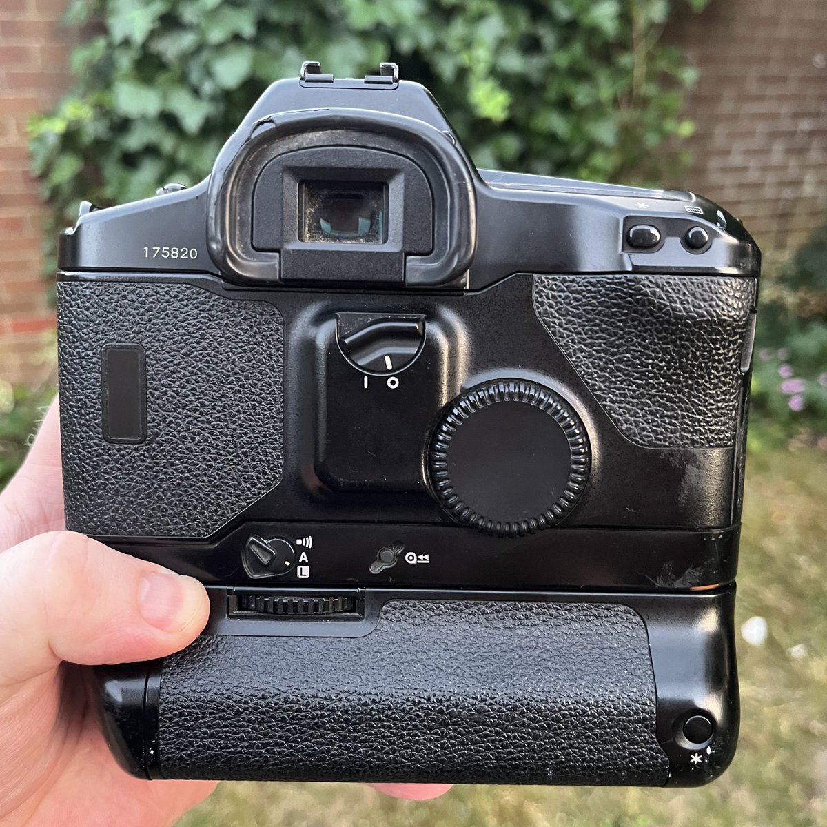 punter35mm's tweet photo. I had such a great first experience with my Canon EOS-1, that I had to pick this up when I had the chance. Picked up this @CanonUKandIE EOS-1N when I had the chance. 

I can’t wait to get out and shoot with it! https://t.co/Q6LvqGZ56u