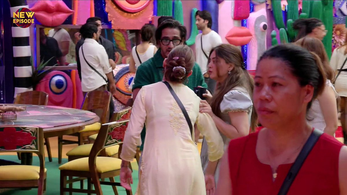 inomentll's tweet photo. Such a big bi*h loar this sh*t #UditiSingh is 

When #QaziTouqeer said u were due to me in telling - abi yeh karle.

She is telling i was telling-  mai waha baat kar rahi thi.

Liar..I deserve that gullu and scout kinda guys go with them ..don't use qazi. Fame chaser.
#BB20 https://t.co/Vr1Hcgh5z3
