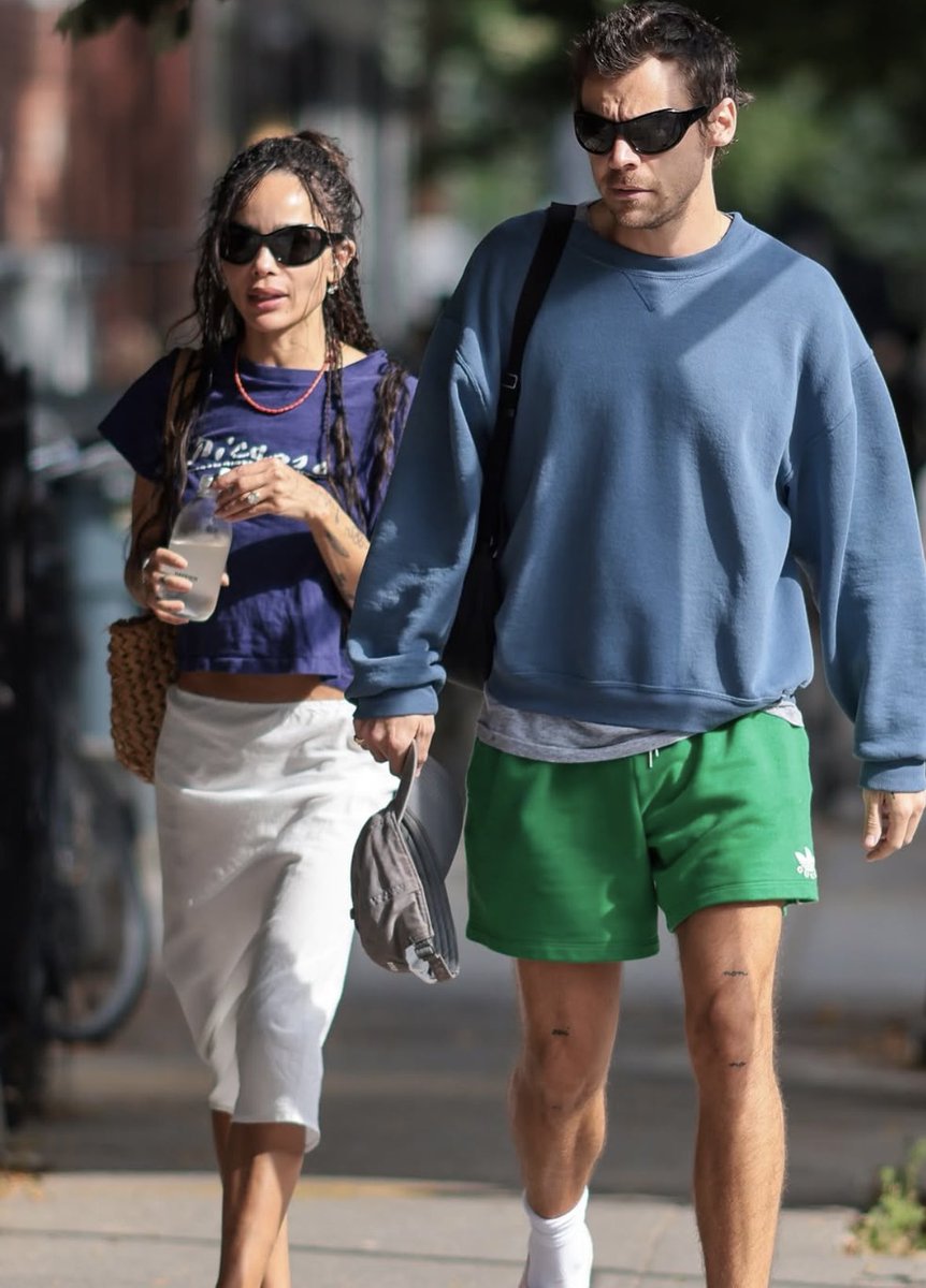_sweet_cherri's tweet photo. More of Harry and Zoë out in NYC #HarryStyles https://t.co/B7lrgFm79b
