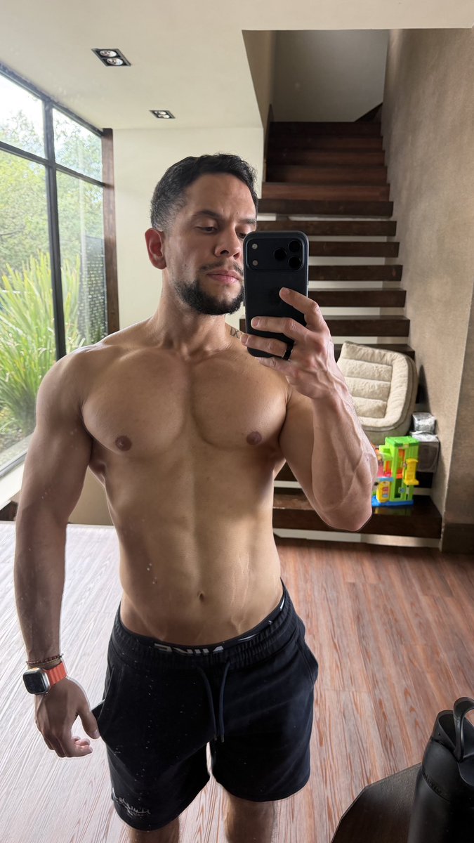 alfredovlza's tweet photo. 4 años de diferencia y ahora si se viene el PRIME!💪🏻 https://t.co/xQIZVaAF9Y