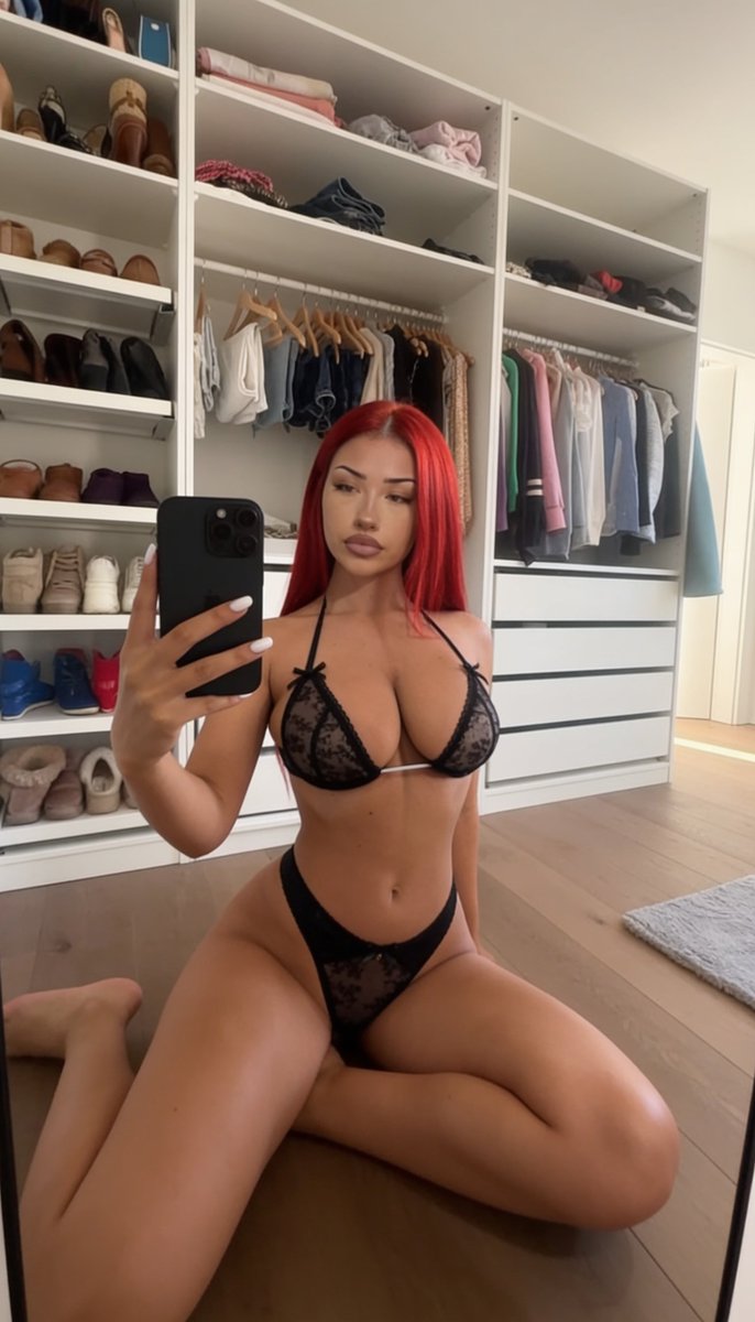 ItsEmberRhodes's tweet photo. Like my new outfit? 🖤🍒 https://t.co/Dfn1Yduc7E