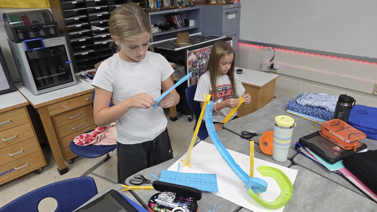 mrpaxtontech's tweet photo. 6th graders finishing up their roller coaster physics lessons by creating marble coasters. https://t.co/BYbA0iaygn
