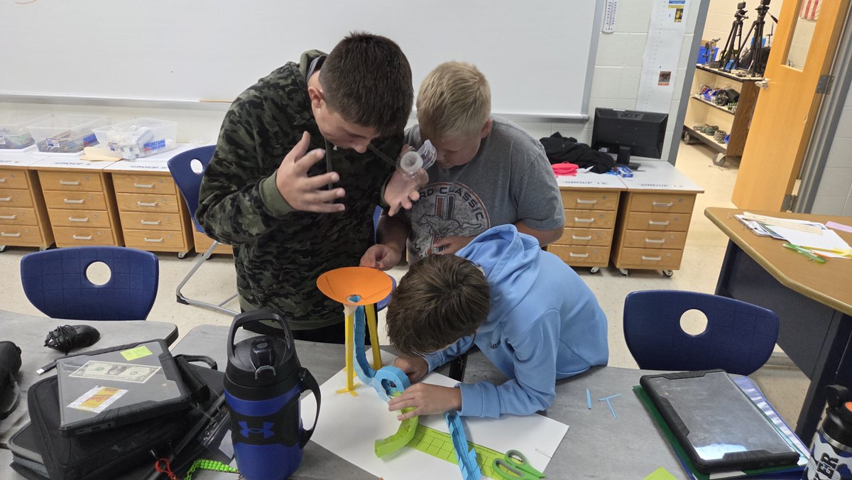 mrpaxtontech's tweet photo. 6th graders finishing up their roller coaster physics lessons by creating marble coasters. https://t.co/BYbA0iaygn