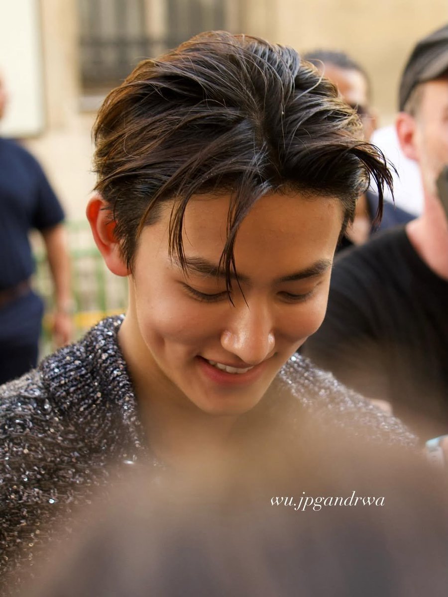 eomseaniee's tweet photo. pretty boy with his pretty dimples (｡◠‿◠｡) https://t.co/FRasVHoFss