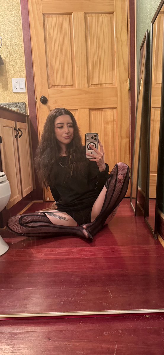 zephielles's tweet photo. @emjaylovely How am I to be ur trouble if I’m the one who looking for my trouble🤭🫦 https://t.co/crGF8iDXB9