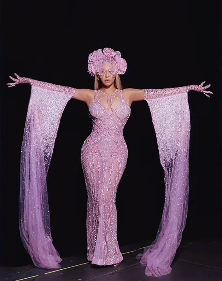 beyyoure's tweet photo. im sorry this look will always be a gag to me https://t.co/Z5Q8kGU3oB