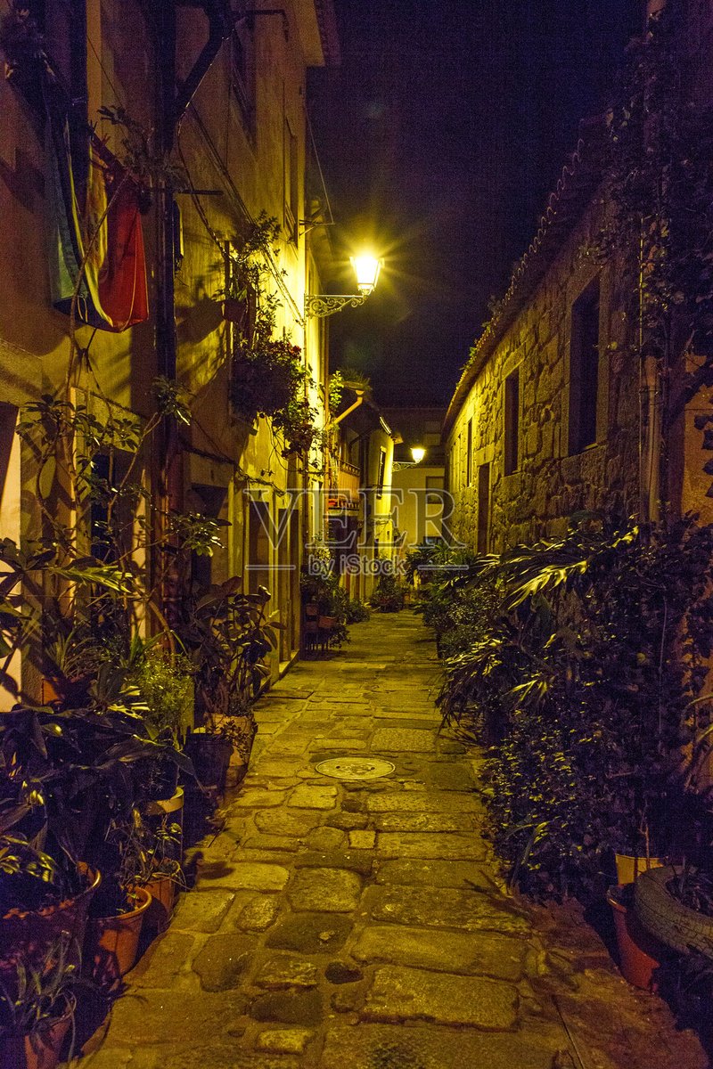 nedsjienavsab's tweet photo. Golden hour light hitting the alley wall makes even random street corners feel like a scene from a quiet story.， https://t.co/TEJLonTTQF