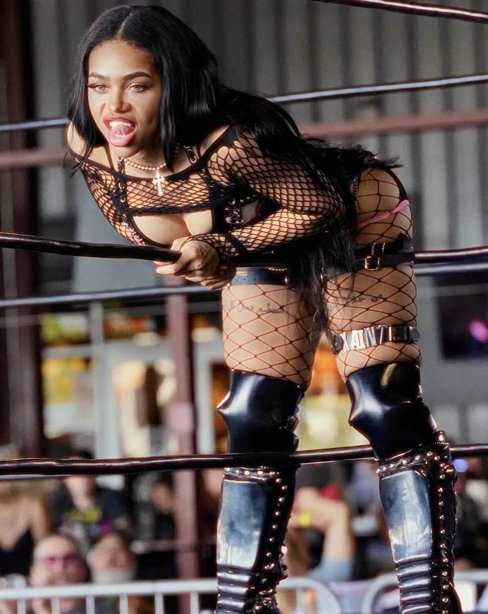 WhySoConceited_'s tweet photo. JEY USO GIRLFRIEND AIN’T FUCKIN WITT HER ‼️‼️‼️💯 https://t.co/QDuZkhKcIh