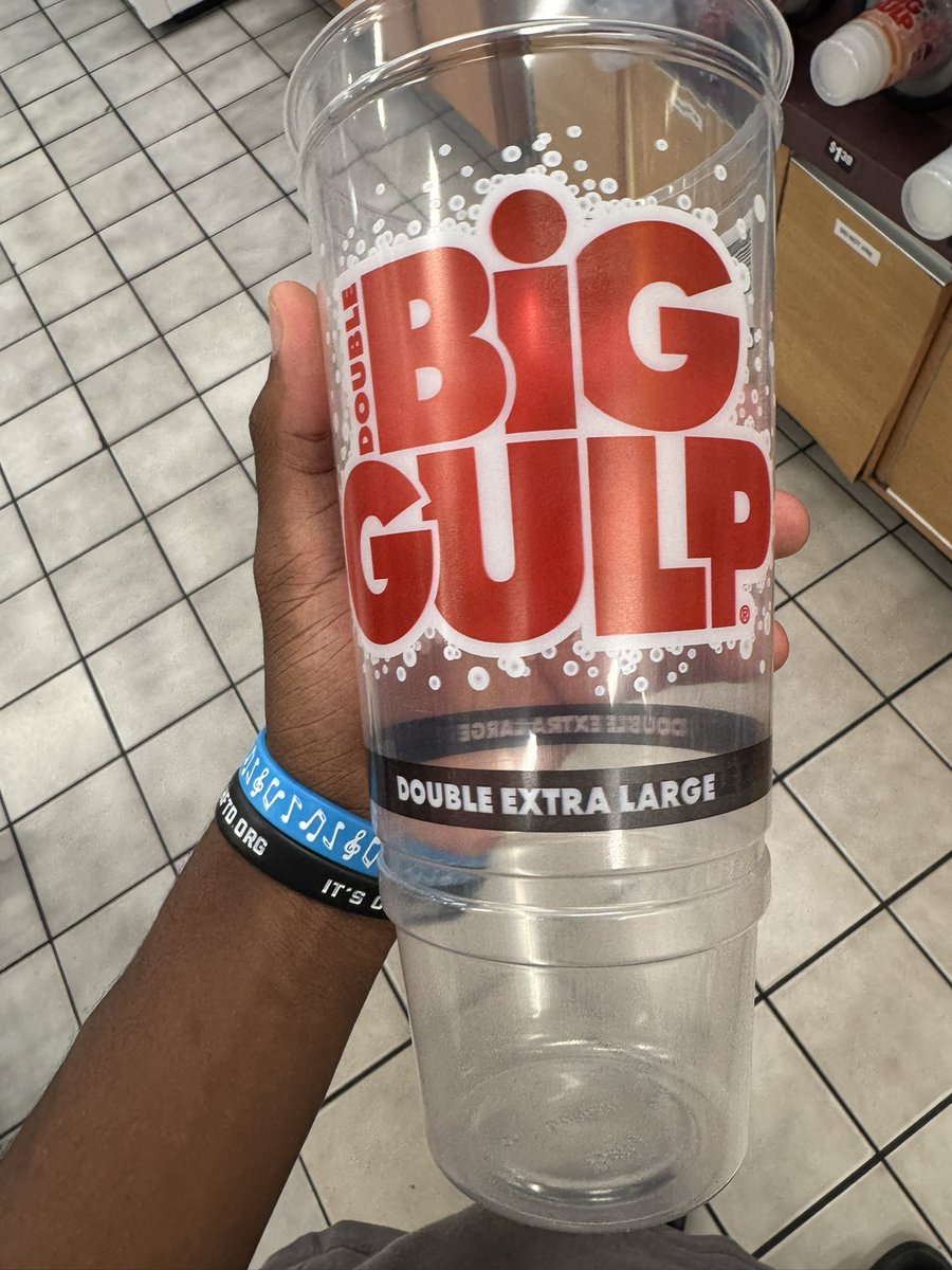 lunasnowgroupie's tweet photo. there’s no reason a cup should ever be this big https://t.co/Sqpk6Tfydo