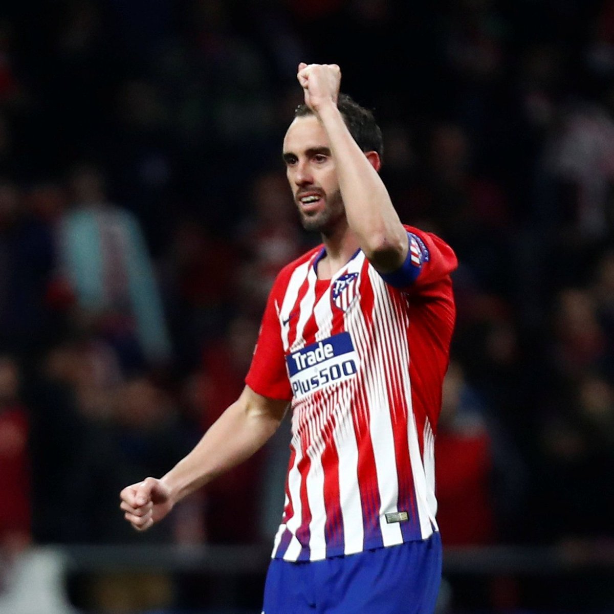 demarkesports's tweet photo. Diego Godin: "Giuliano’yu soyunma odasında ağlatırdık, şimdiyse kocaman adam oldu. Soyunma odasına gelirdi, Diego Costa onu jakuzinin içine ya da buz banyosuna atardı. Ağlayarak 'Baba, baba beni dövdüler' diye gittiğinde Diego Simeone ona 'Ama senin de hoşuna gidiyor' derdi. O da geri gelirdi, tam bir kamikazeydi."