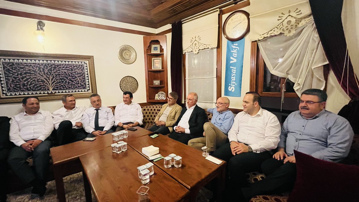 efkanala's tweet photo. Siyasal Vakfı Ankara Şubesi’nde  gençler, vakıf gönüllüleri  ve kıymetli dostlarla Türkiye, bölgemiz, İslam Dünyası ve küresel gelişmeler üzerine verimli bir sohbet gerçekleştirdik. https://t.co/vNF0rYrC7P