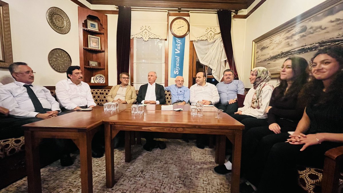 efkanala's tweet photo. Siyasal Vakfı Ankara Şubesi’nde  gençler, vakıf gönüllüleri  ve kıymetli dostlarla Türkiye, bölgemiz, İslam Dünyası ve küresel gelişmeler üzerine verimli bir sohbet gerçekleştirdik. https://t.co/vNF0rYrC7P