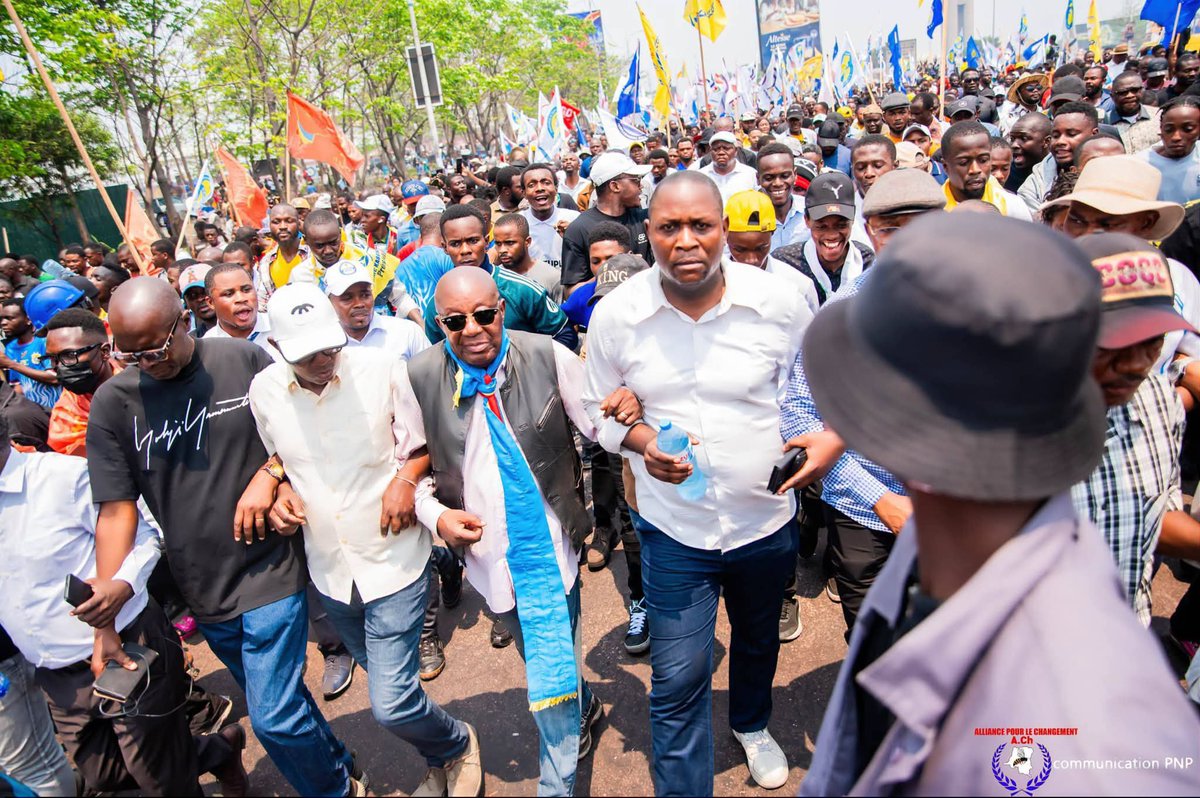 credibleinfo_cd's tweet photo. RDC | Kinshasa : La CNDH alerte sur des violences lors de la marche de la C64 à Limete, évoquant des individus armés de machettes, bâtons et autres objets.
La Commission demande une enquête indépendante pour établir les responsabilités.
#RDC #C64 #Kinshasa https://t.co/j8opqROvUA