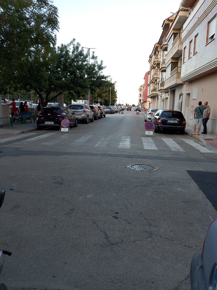 xaperoqbell's tweet photo. @AjBellreguard 19:30 de la vesprà,quan abuses del poder lo fàcil és que no et facen cas.
Orgull de veïns del barri marginat per @AjBellreguard 
#Bellreguard https://t.co/mriutxha6F