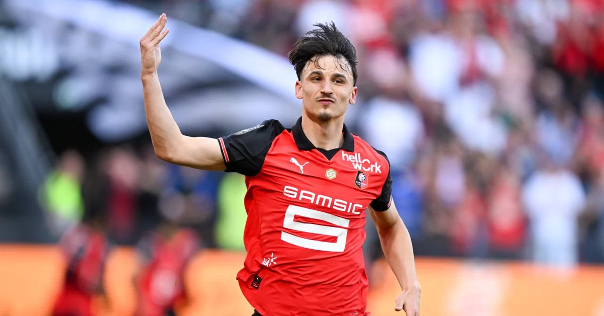 _BeFootball's tweet photo. 🚨 FOLIE 😳 : PLUS D’UN TIERS DES JOUEURS APPELÉS PAR ZIDANE SONT FORMÉS OU PASSÉS PAR RENNES !!!! 🇫🇷❤️🖤 (ils sont 8 🤣) 

👉 Ousmane Dembélé (𝗳𝗼𝗿𝗺𝗲́ 𝗮𝘂 𝗰𝗹𝘂𝗯, 𝟭𝟵𝟵𝟳)
👉 Lucas Da Cunha (𝗳𝗼𝗿𝗺𝗲́ 𝗮𝘂 𝗰𝗹𝘂𝗯, 𝟮𝟬𝟬𝟭)
👉 Adrien Truffert (𝗳𝗼𝗿𝗺𝗲́ 𝗮𝘂 𝗰𝗹𝘂𝗯, 𝟮𝟬𝟬𝟭)
👉 Eduardo Camavinga (𝗳𝗼𝗿𝗺𝗲́ 𝗮𝘂 𝗰𝗹𝘂𝗯, 𝟮𝟬𝟬𝟮)
👉 Andy Diouf, (𝗳𝗼𝗿𝗺𝗲́ 𝗮𝘂 𝗰𝗹𝘂𝗯, 𝟮𝟬𝟬𝟯)
👉 Jérémy Jacquet (𝗳𝗼𝗿𝗺𝗲́ 𝗮𝘂 𝗰𝗹𝘂𝗯, 𝟮𝟬𝟬𝟱)
👉 Désiré Doué (𝗳𝗼𝗿𝗺𝗲́ 𝗮𝘂 𝗰𝗹𝘂𝗯, 𝟮𝟬𝟬𝟱)
👉 Estéban Lepaul (𝗮𝗰𝘁𝘂𝗲𝗹𝗹𝗲𝗺𝗲𝗻𝘁 𝗮𝘂 𝗰𝗹𝘂𝗯, 𝟮𝟬𝟬𝟬)