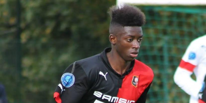 _BeFootball's tweet photo. 🚨 FOLIE 😳 : PLUS D’UN TIERS DES JOUEURS APPELÉS PAR ZIDANE SONT FORMÉS OU PASSÉS PAR RENNES !!!! 🇫🇷❤️🖤 (ils sont 8 🤣) 

👉 Ousmane Dembélé (𝗳𝗼𝗿𝗺𝗲́ 𝗮𝘂 𝗰𝗹𝘂𝗯, 𝟭𝟵𝟵𝟳)
👉 Lucas Da Cunha (𝗳𝗼𝗿𝗺𝗲́ 𝗮𝘂 𝗰𝗹𝘂𝗯, 𝟮𝟬𝟬𝟭)
👉 Adrien Truffert (𝗳𝗼𝗿𝗺𝗲́ 𝗮𝘂 𝗰𝗹𝘂𝗯, 𝟮𝟬𝟬𝟭)
👉 Eduardo Camavinga (𝗳𝗼𝗿𝗺𝗲́ 𝗮𝘂 𝗰𝗹𝘂𝗯, 𝟮𝟬𝟬𝟮)
👉 Andy Diouf, (𝗳𝗼𝗿𝗺𝗲́ 𝗮𝘂 𝗰𝗹𝘂𝗯, 𝟮𝟬𝟬𝟯)
👉 Jérémy Jacquet (𝗳𝗼𝗿𝗺𝗲́ 𝗮𝘂 𝗰𝗹𝘂𝗯, 𝟮𝟬𝟬𝟱)
👉 Désiré Doué (𝗳𝗼𝗿𝗺𝗲́ 𝗮𝘂 𝗰𝗹𝘂𝗯, 𝟮𝟬𝟬𝟱)
👉 Estéban Lepaul (𝗮𝗰𝘁𝘂𝗲𝗹𝗹𝗲𝗺𝗲𝗻𝘁 𝗮𝘂 𝗰𝗹𝘂𝗯, 𝟮𝟬𝟬𝟬)