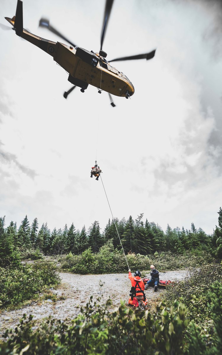 OperationsArc's tweet photo. en collaborant avec la Garde côtière canadienne, la Garde côtière auxiliaire canadienne et la CASARA afin de renforcer l’interopérabilité et les compétences. 📸Cpl Roy &amp; Col Webb-Brown https://t.co/P0ntBHsrQb