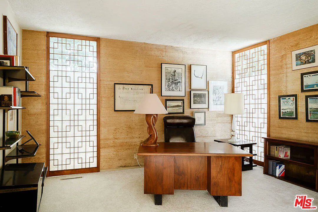 nightwingtqftc1's tweet photo. House of the Day #5 - 3334 E 1st St (Built in 1956)

A masterpiece in mid-century modern architecture, this gorgeous house makes a clear statement: in the eyes of some, what is old can really be new. I should be LIVING IN THIS HOUSE RIGHT NOW, but I'M NOT. Because God HATES ME https://t.co/ybkJz2NkSV