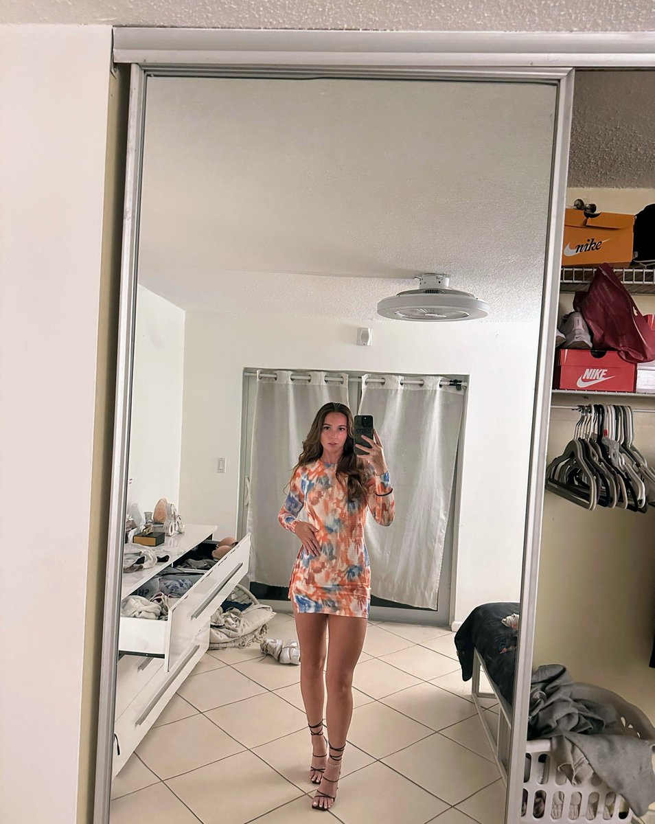 SiennaWolfy's tweet photo. It's Fridayyyyy!!!! 🤩🤩🤩 https://t.co/3z1QREzOvv