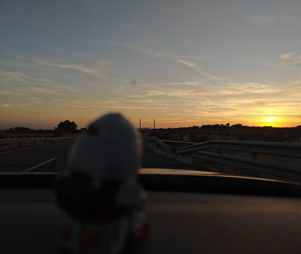 FranPilgrim's tweet photo. Oh, to be a RX-78-2 travelling around Spain https://t.co/KPIkIA9Asm