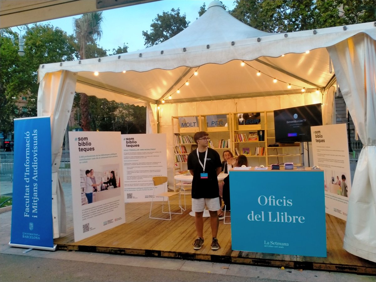 LluisAgusti's tweet photo. Si sabeu d'algú que vol treballar en biblioteques públiques, passeu per l'estand dels Oficis del Llibre a la Setmana del Llibre en Català, us n'informarem amb molt de gust!

Barcelona, Arc de Triomf, del 18 al 27 de setembre. https://t.co/FZdXgYyC2b