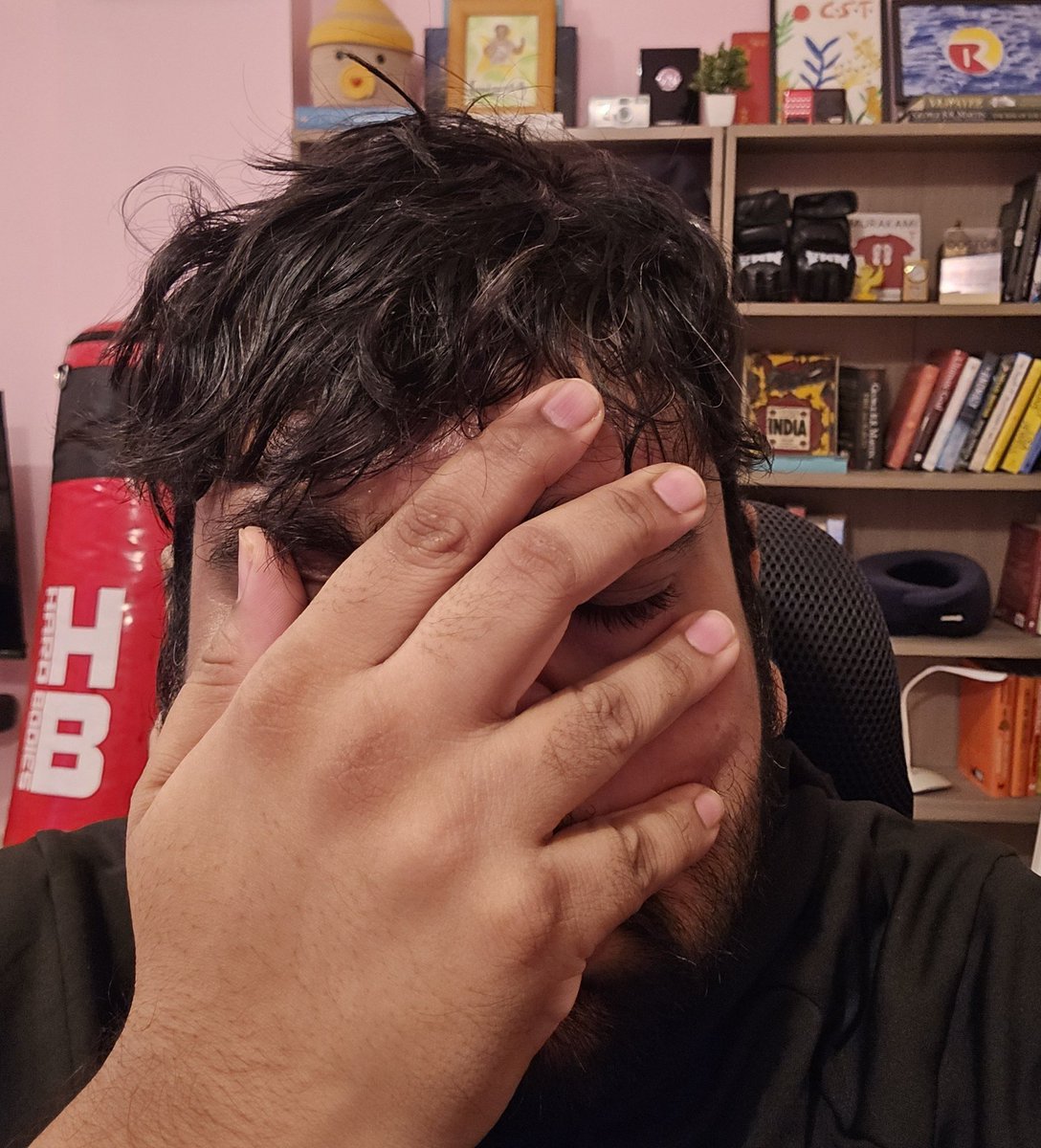 RagadiYT's tweet photo. Hairfall aithndi.. urgent ga juttu venchi jadal eskovaale..!!
gade anta Natural remedy.. giroje telshindi!! https://t.co/BjGiN8ZcDg