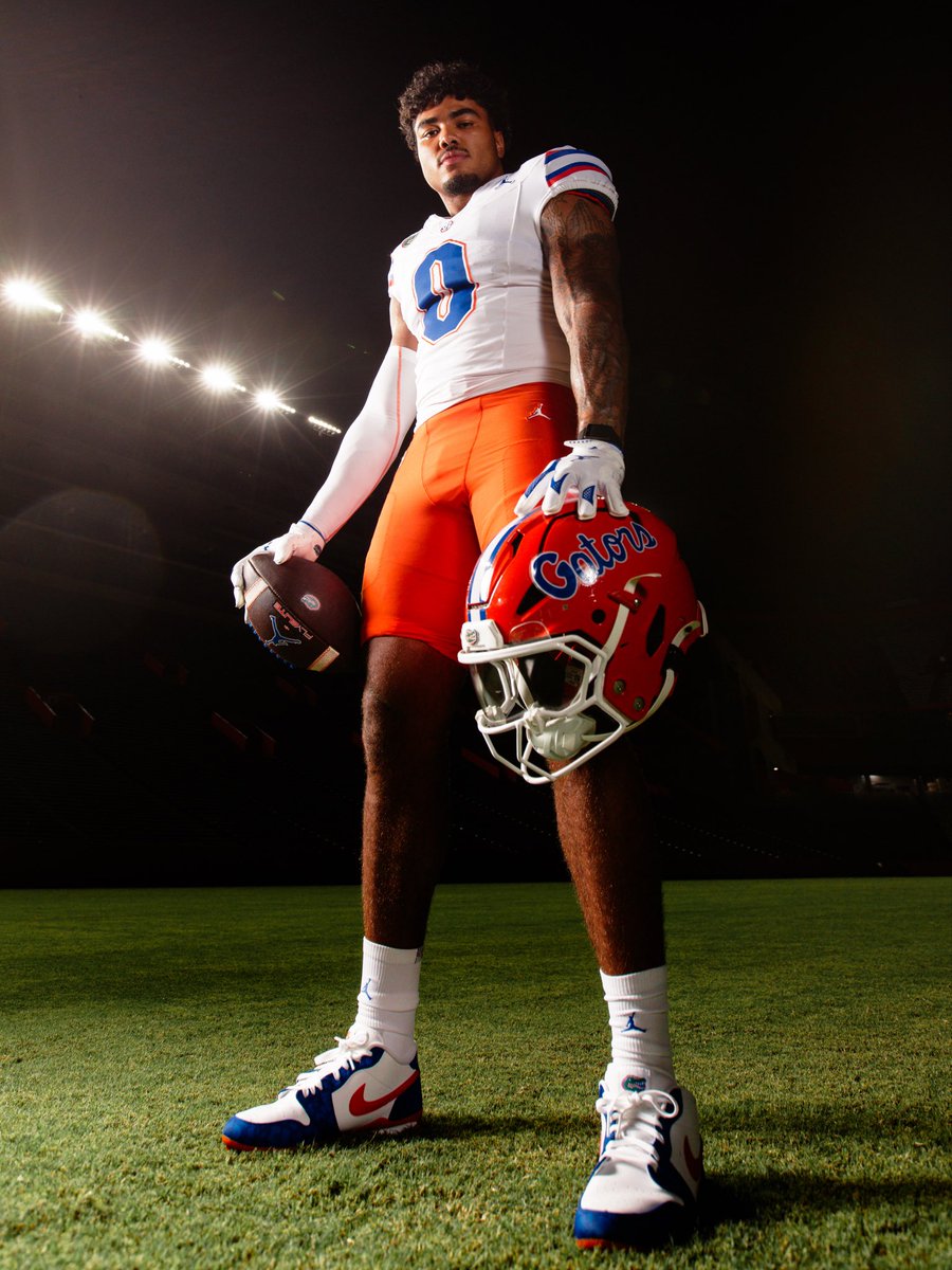 GatorsFB's tweet photo. 🟠⚪️🟠 https://t.co/uXZ75QJcJr