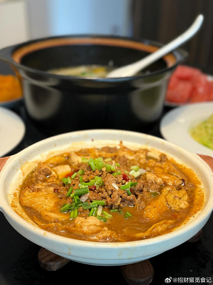 gimbaeggu6130's tweet photo. Late-night bite just hits different—steaming hot ramen, soft egg oozing, and quiet hum of the kitchen at 2 a.m. https://t.co/rDak7U1OL1