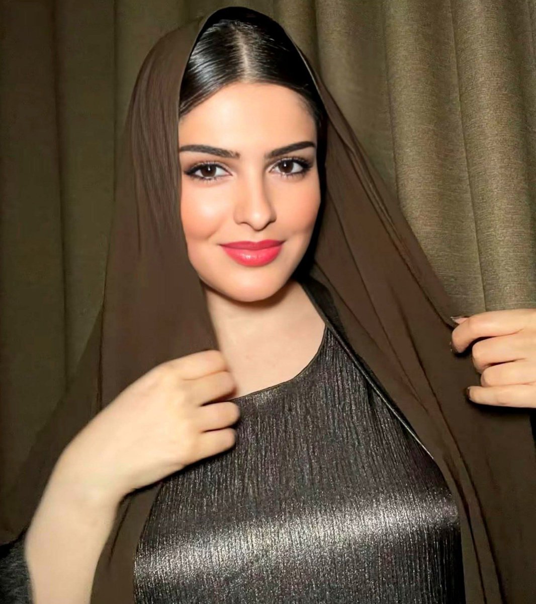 ReemAl12860's tweet photo. 💸 لو دخل في حسابك اليوم
 2,000,000 ريال... وش أول قرار بتتخذه؟ 

① سداد ديون
 ② بيت 
③ مشروع 
④ استثمار https://t.co/6mQk8A6RcR
