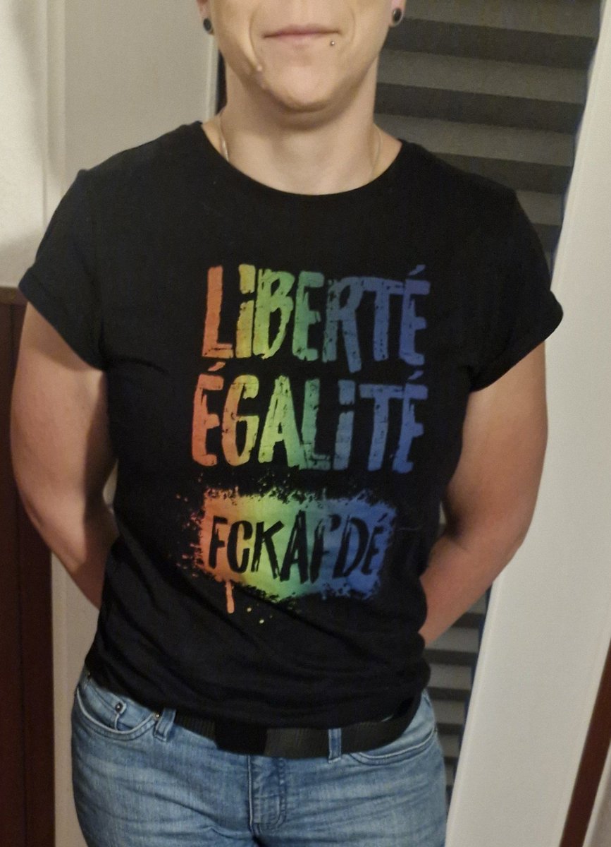OschkoschOG's tweet photo. @Alice_Weidel Seit die fckafd die Wahlen in Sachsen-Anhalt gewonnen hat, sind die Spritpreise um locker 0,40€ gestiegen.
#DankeUli
#AfDzerstörtDeutschland https://t.co/16lACCGLCH