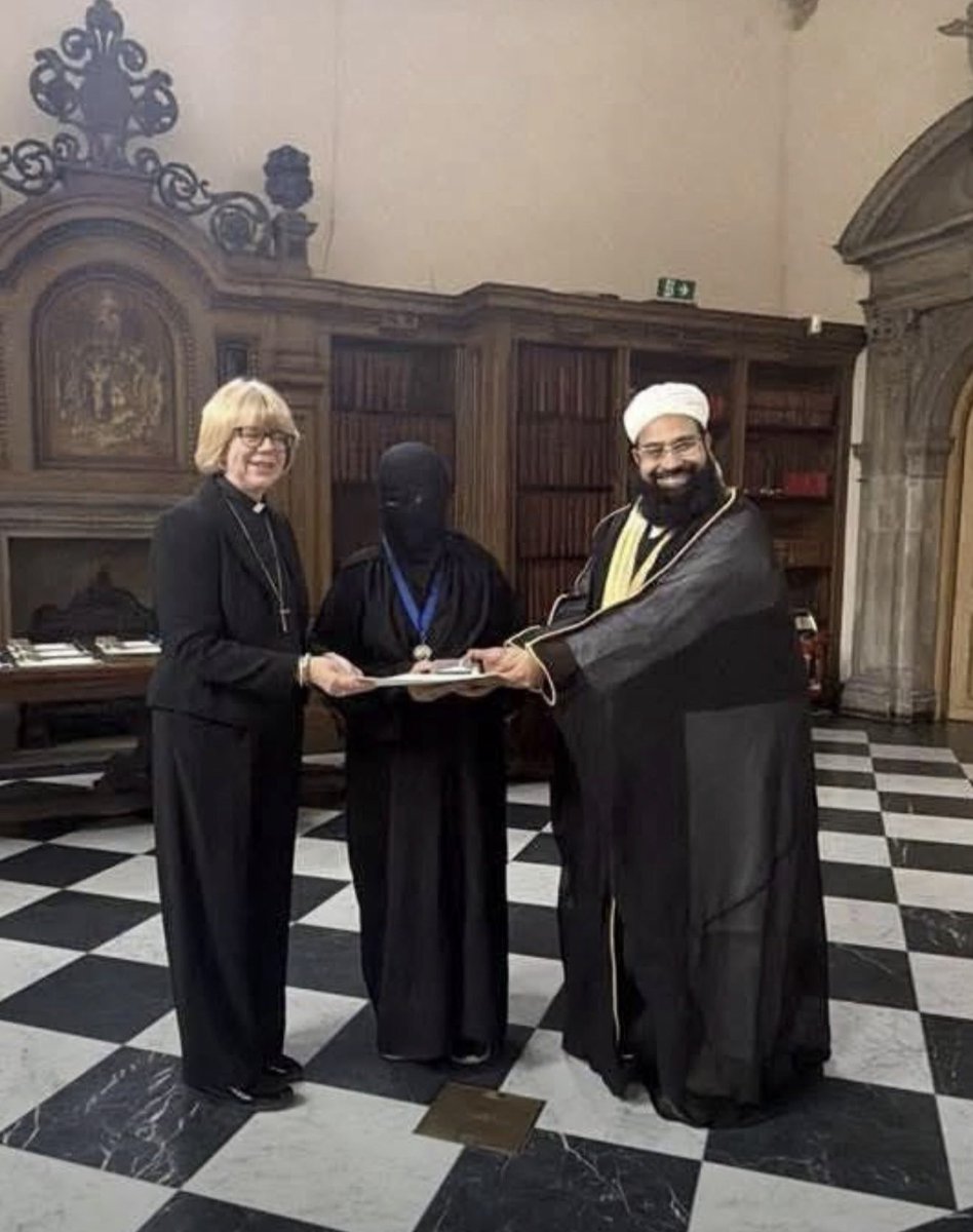 paoladiana's tweet photo. This photo will haunt the Christian community and Western society for years to come. May God save us. https://t.co/zSinhDXMqw