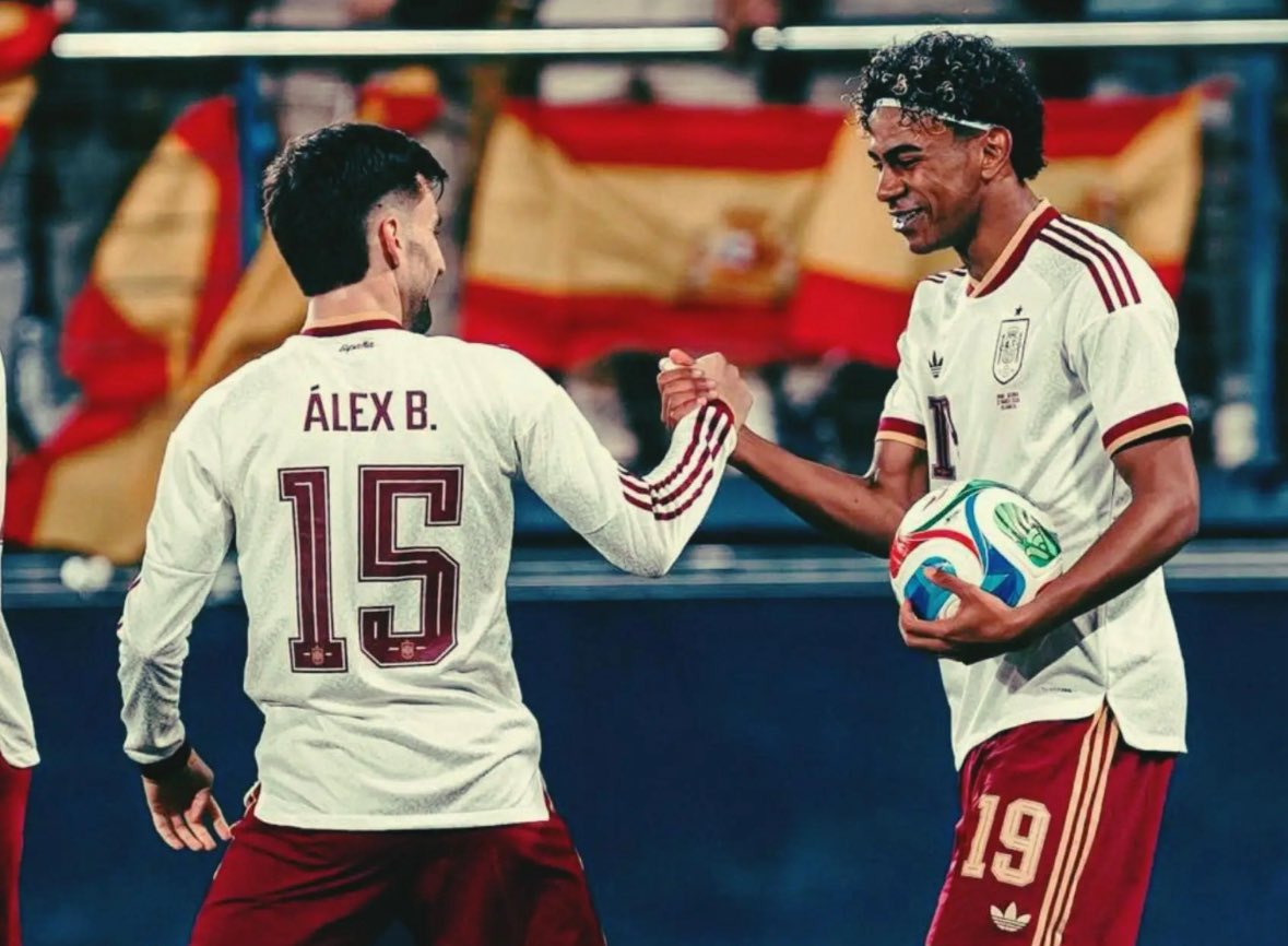 ReshadRahman's tweet photo. 🫂 Atletico’s Alex Baena: “My Ballon d’Or top 3? Lamine, Rodri, and Messi. Lamine is the best in the world. Rodri proved it at the World Cup - and Messi, with what he’s doing at 39 years old, it’s very hard for any player to do the same” 🏆 

“I used to watch Barcelona matches for Messi, and now I watch their matches for Lamine. If Lamine isn't playing, it's hard to watch them” 👀💙❤️

“I saw Lamine in the training sessions this year, and there's no player from our generation who does what he does; it's extremely rare for that to happen, when you watch a team just for one specific player” #FCB 😁