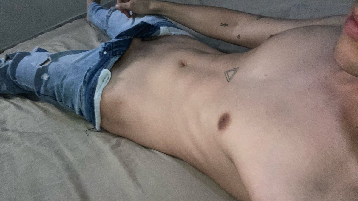 ig_boyy's tweet photo. E esse calor, como faz? https://t.co/YbbkSroaG7