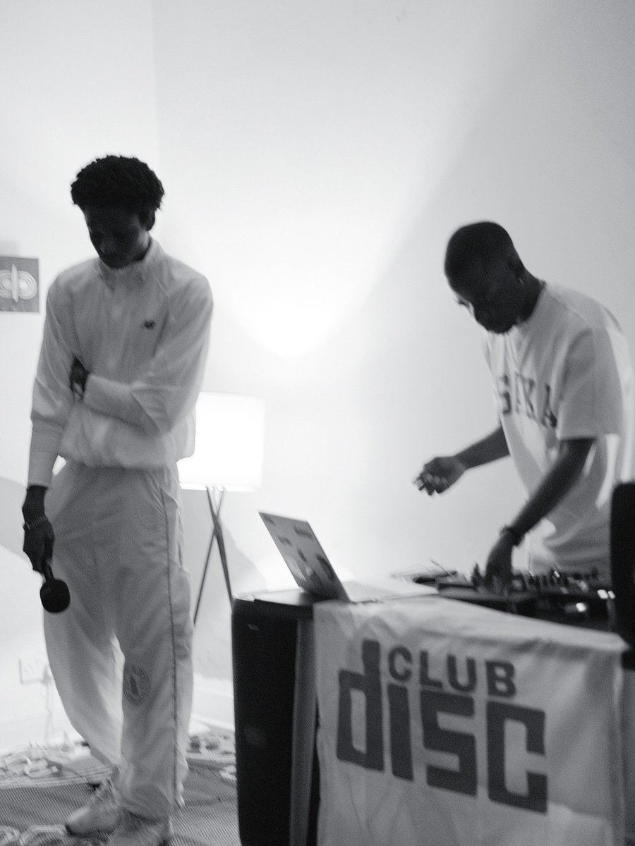 justspinthedisc's tweet photo. The club had a delightful time spinning Ekene’s “Little Us”, listening to him share stories behind the project, his inspirations, and the moments that shaped his creative process.

It felt like nostalgia, vulnerability, and the true essence of art. https://t.co/iQMQtuOobo