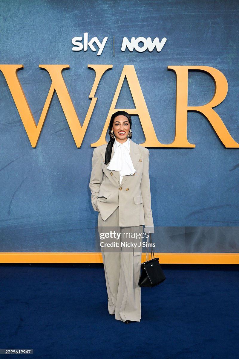 zainabjiwa's tweet photo. What I wore to the WAR premiere. 

It’s a lawyer show so I had to bring a clip binder bag 😅👔 https://t.co/XuCAhYLjaj