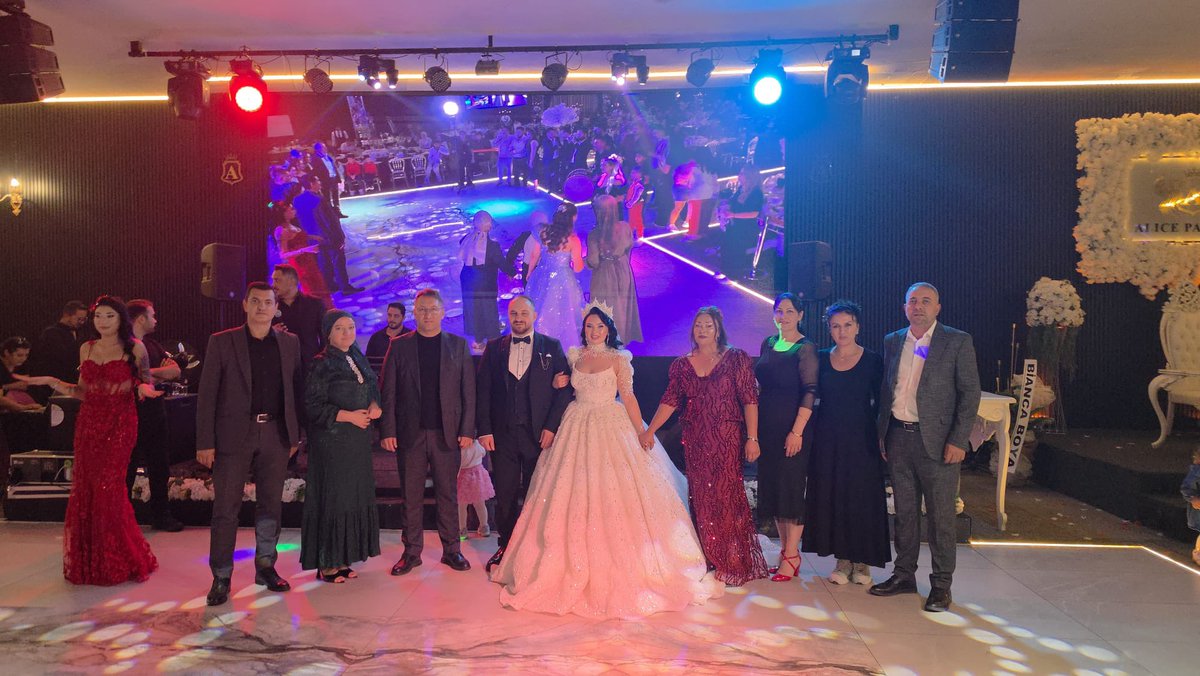 ozsaglikis38's tweet photo. BAŞKANIMIZ SUNGUR, ÜYEMİZİN EVLADININ MUTLU GÜNÜNDE YANINDA OLDU

Şube Başkanımız Faruk Sungur ve Başkan Yardımcımız Mehmet Akif Şenberber ve Bekir Baz, Erciyes Üniversitesi Tıp Fakültesi Hastanesi çalışanı üyemiz Hülya Peker’in değerli evladının düğün merasimine katılarak mutlu gününde yanında oldu.

Genç çiftimizi tebrik ediyor, üyemizin değerli evladı ve kıymetli eşine sağlık, huzur ve mutluluk dolu bir ömür diliyoruz.